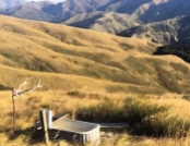 New Zealand: outdoor bathtub at a mud hut